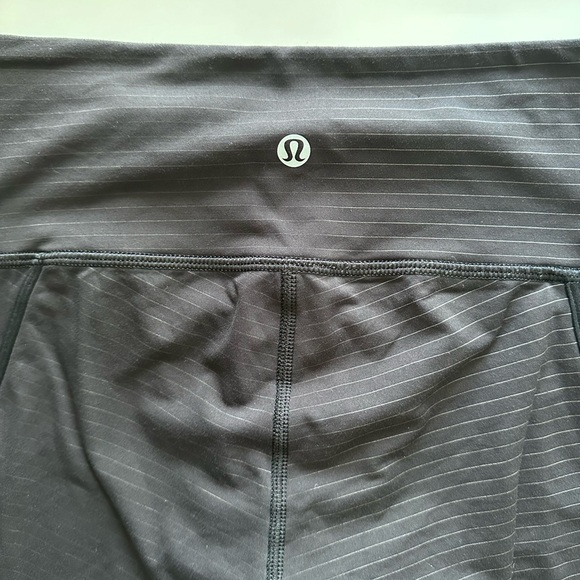 Lululemon Athletica cropped leggings size 4 - Picture 4 of 4